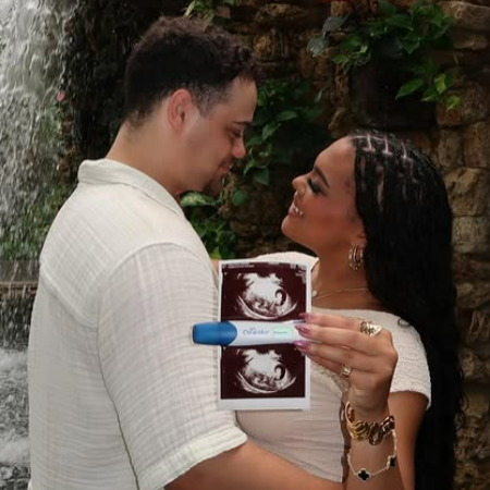 Arianna Hailey shares that she is pregrant. 